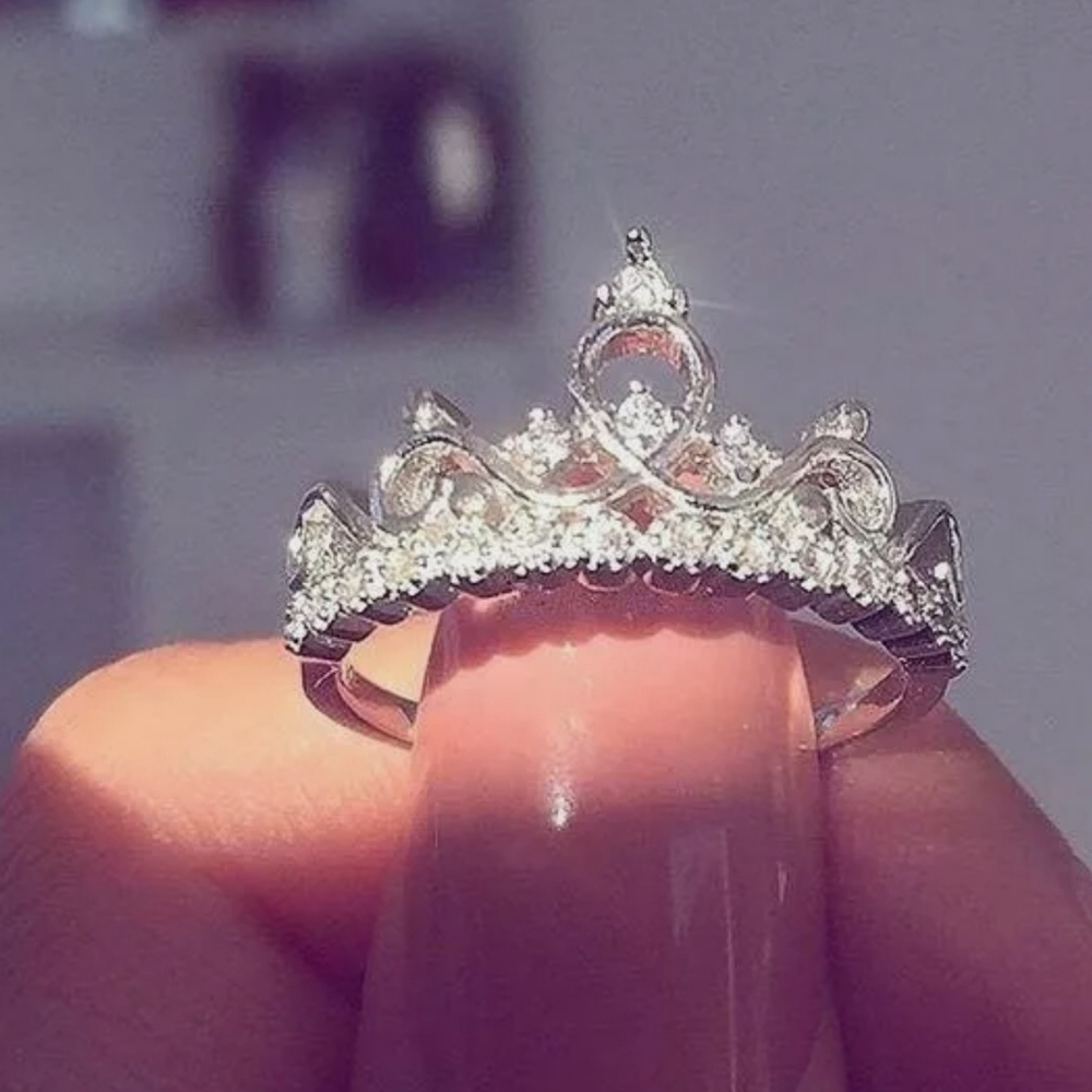 Gorgeous 925 Silver Plated Queen Crown Ring